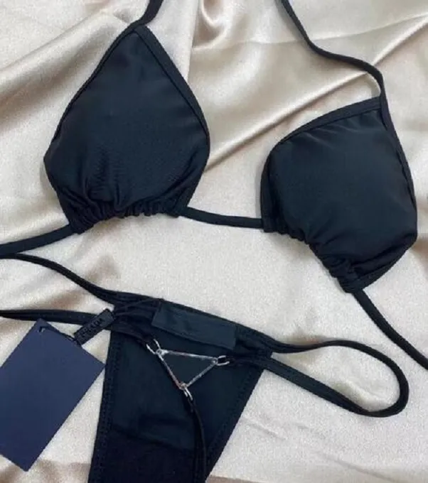 2030 Diseñador de bikini de lujo negro para mujer Bikinis de playa sexy Traje de baño Carta de moda Impreso con cordones Bikinis de traje de baño dividido de verano para mujeres
