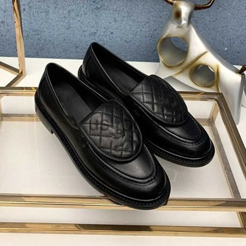 Dress Shoes Black Beige White Leather Quilted Turnlock Loafers Women dress Shoes Moccasin Flats Slip On Flat Mule Turn Lock Flap Sneakers Casual Loafer Buckle Traine