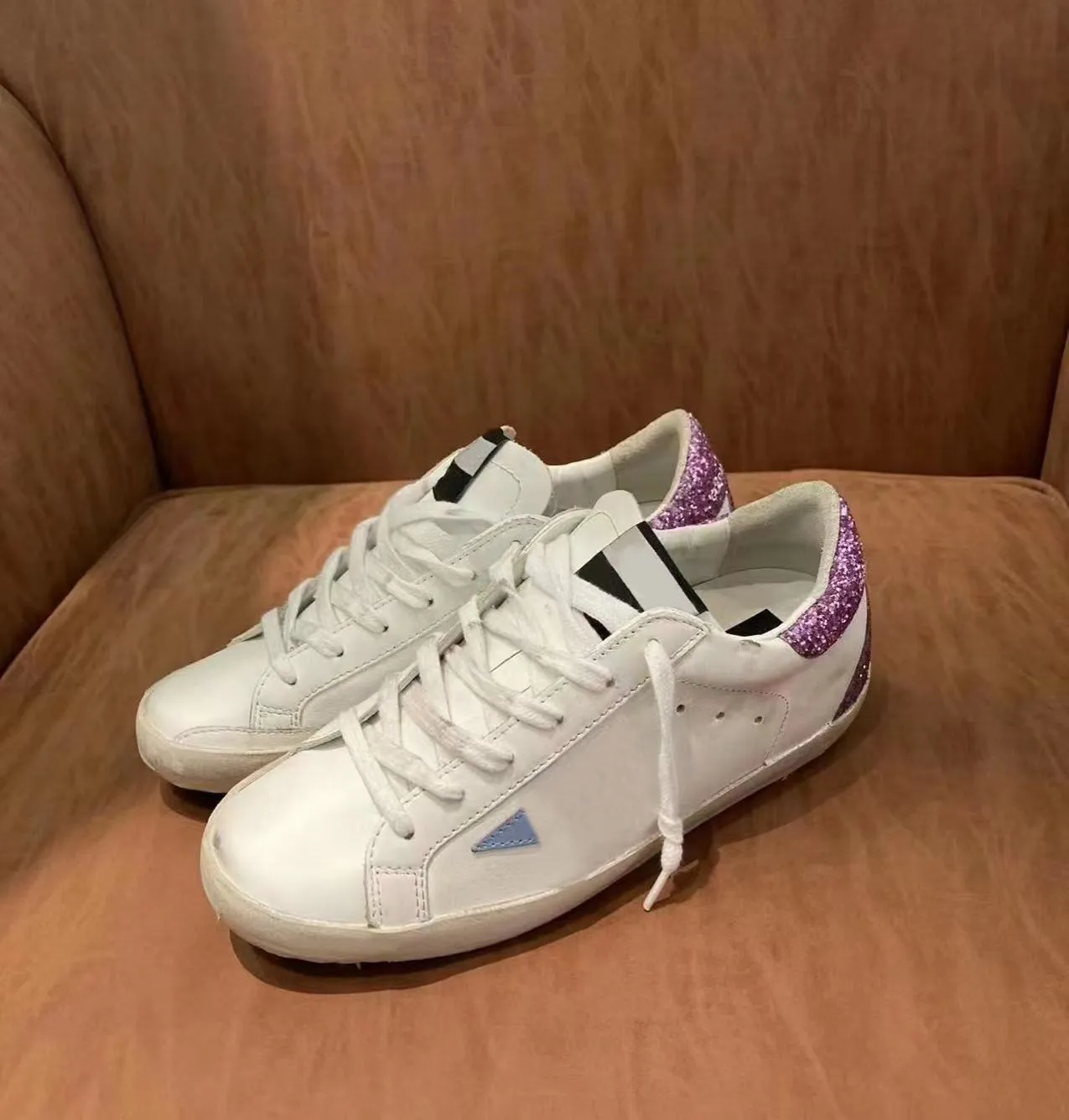 Bra stjärna superskor designer kvinnor var helt nya släpp Italien sneakers paljett klassisk vit gör gammal smutsig avslappnad sko spets upp 394