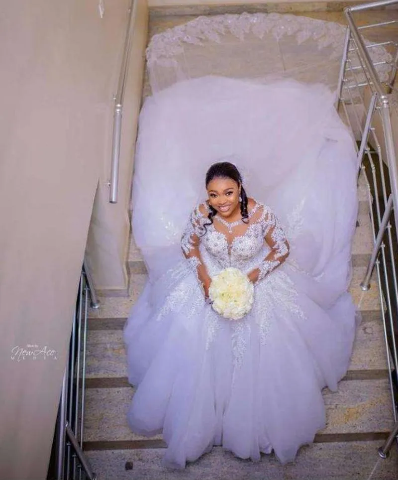 Arabo Dubai Abito da sposa da donna 2023 Illusion Maniche lunghe Perline Pizzo di cristallo Abito da sposa principessa gonfio africano Vestidos De Novia Custom Made