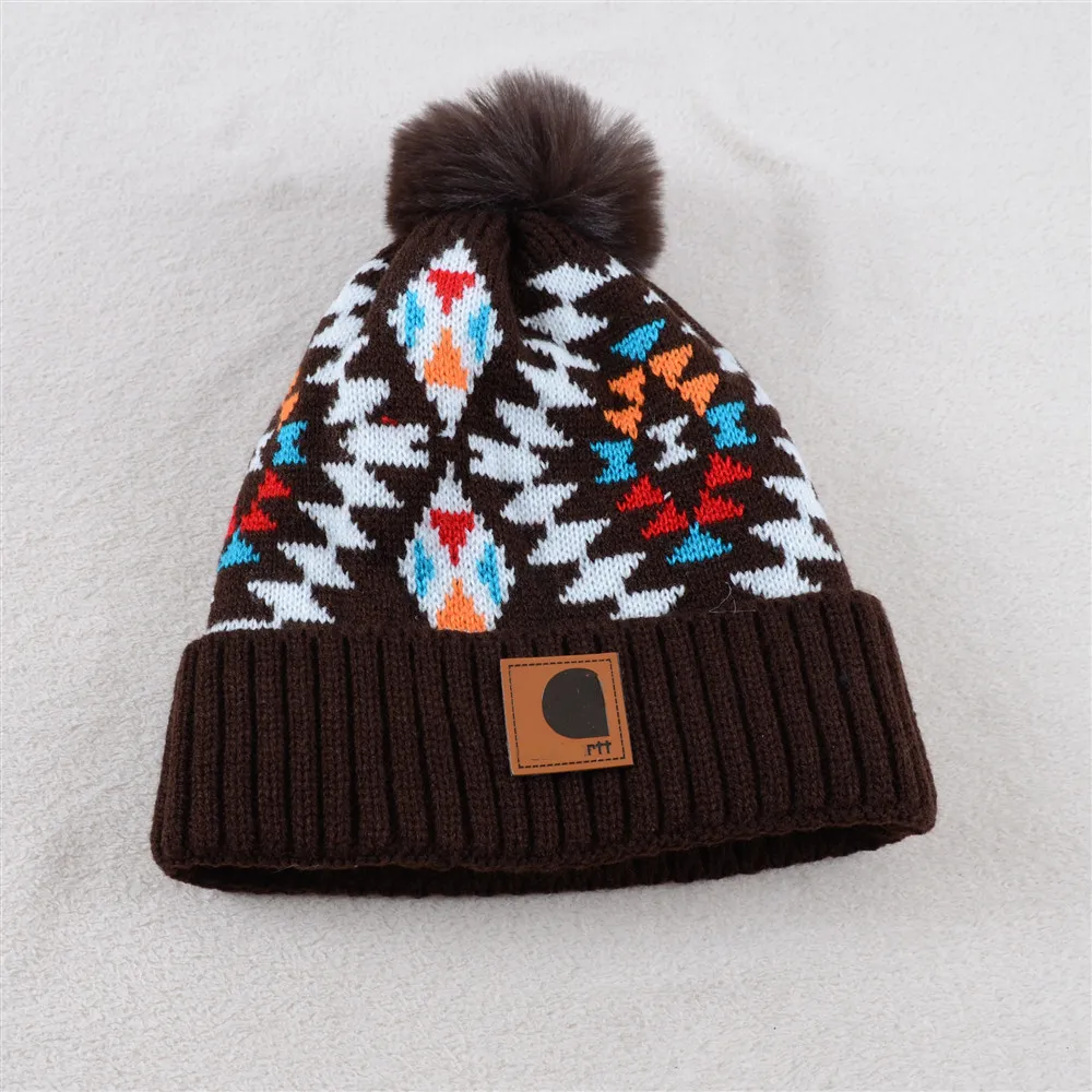 シンプルな冬の温かい帽子ボヘミアンカラフルな印刷ファーボールニット帽子トレンディオールマッチレジャープルオーバーハット