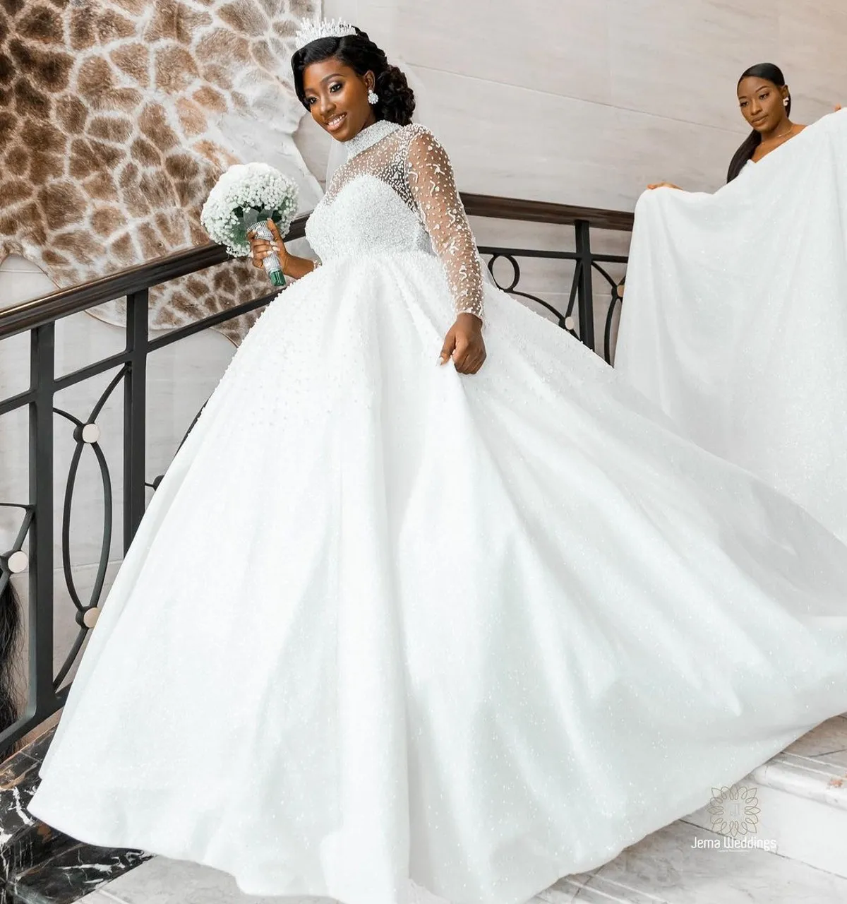 エレガントなフレアドレス ブラック/ホワイト DHgate.com:Elegant Illusion Ball Gown Wedding Dress with O