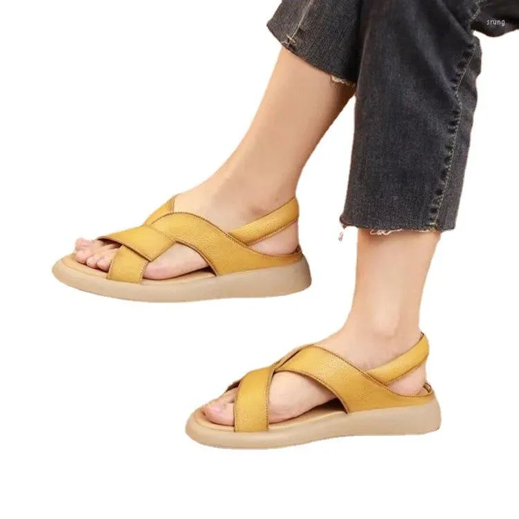 صندل 2023 أزياء العلامة التجارية شاطئ النساء السميكة الوحيدة الصيفية أحذية ناعمة