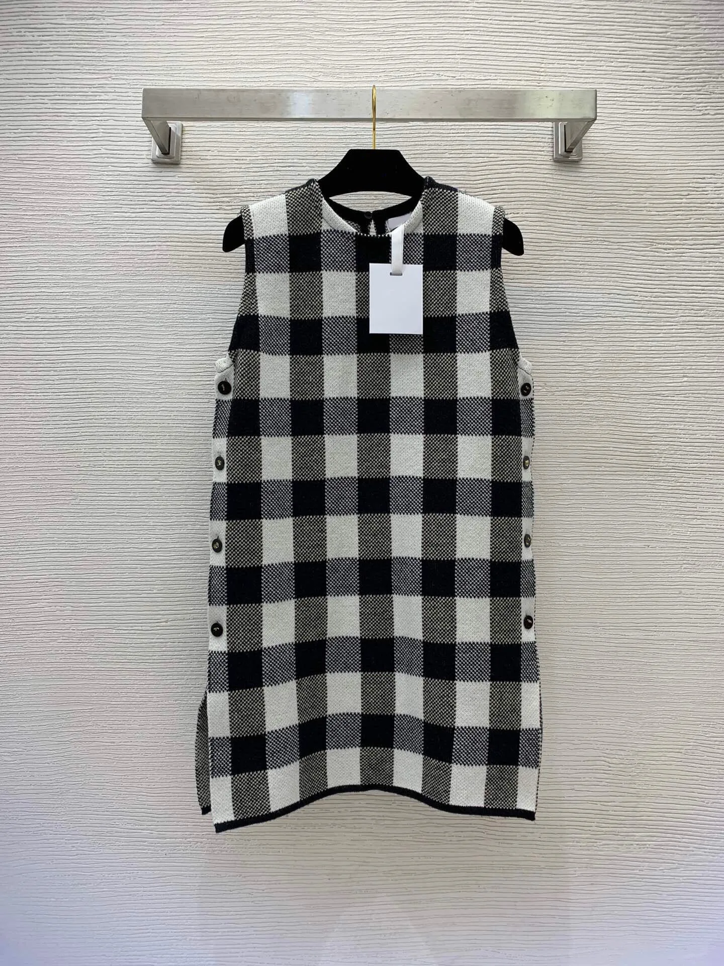 2023 automne blanc noir Plaid imprimé robe tricotée sans manches col rond boutons courtes robes décontractées B3L112334