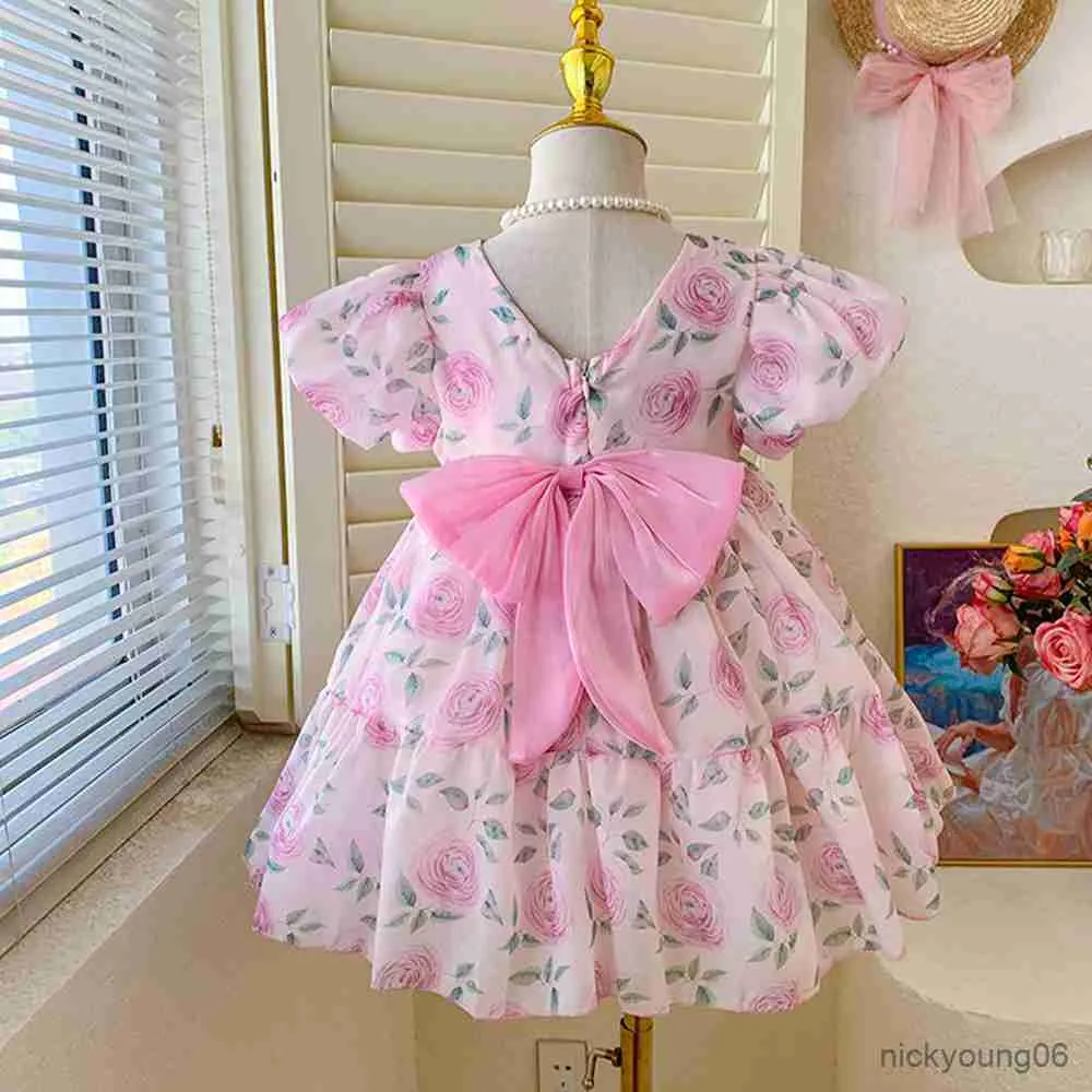 Flickas klänningar blommor flickor avslappnad rosblomma tryckt prinsessklänning med båge baby flicka bröllop barn kläder vestidos r230612