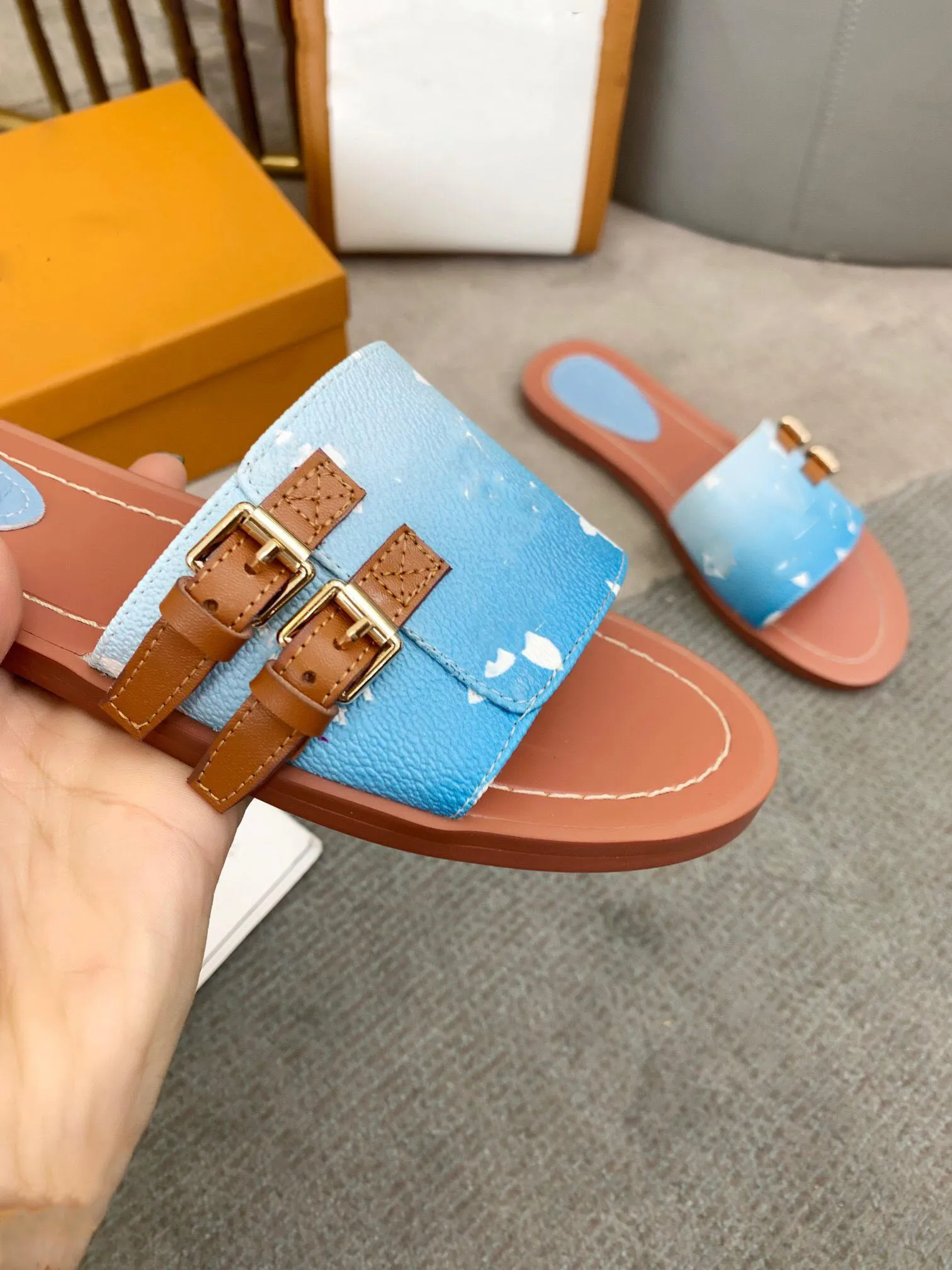 Flip lock slippers sales