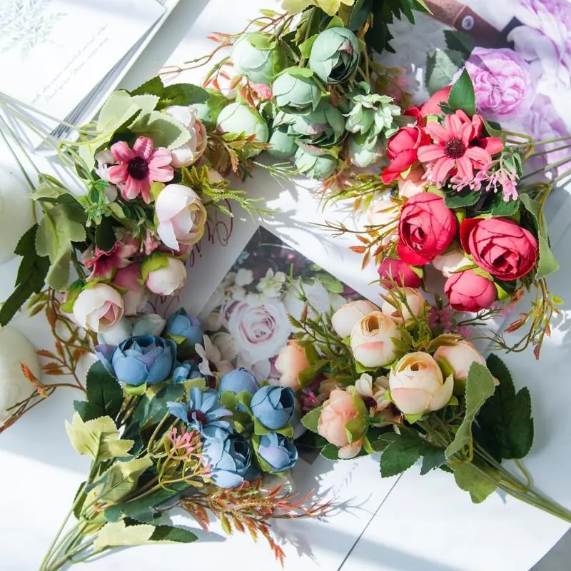 Fiori decorativi Seta artificiale Tea Rose Bouquet da sposa Decorazioni per la casa di Natale Vaso per apparecchiare la tavola Fiore di nozze Piante finte