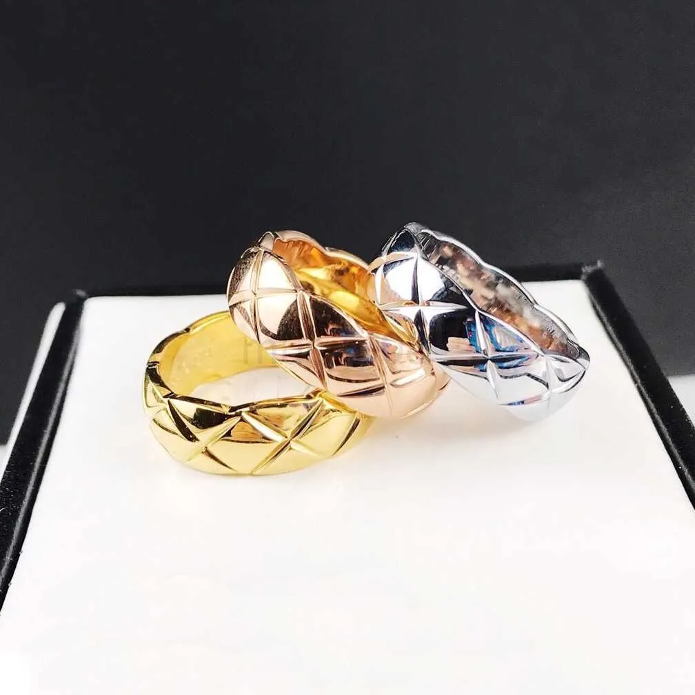 Pierścienie zespołowe projektant Pierścień Ring Luksusowe pierścienie dla mężczyzn kobiety tytanowe stalowe grawerowane listu miłośnicy biżuterii odpowiednie do wielu zastosowań J230612