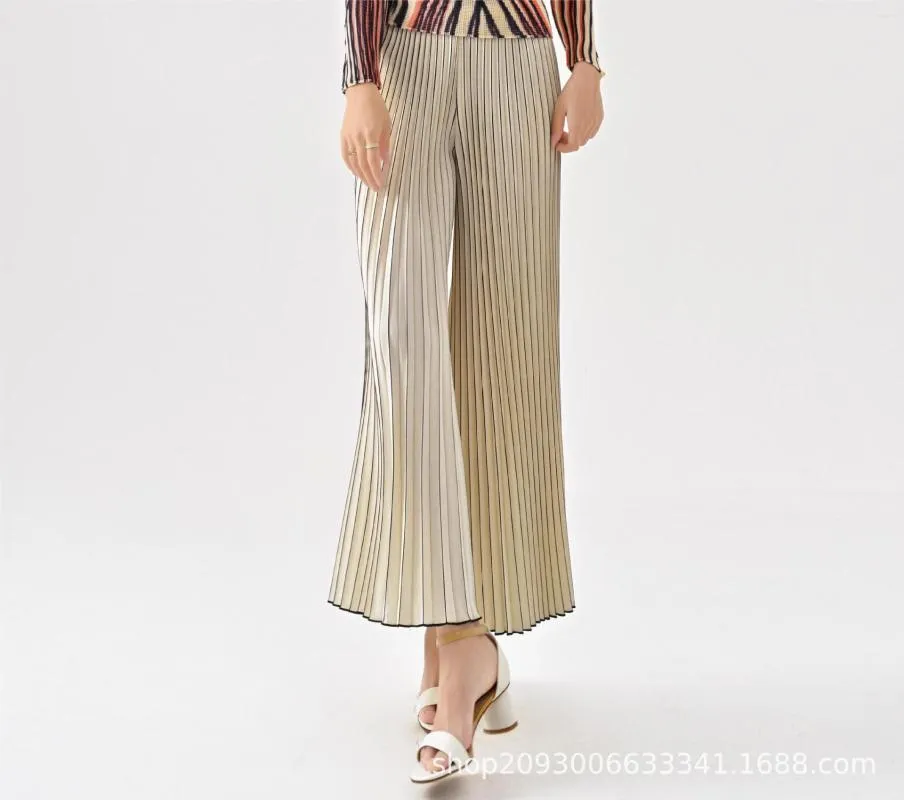 Pantaloni da donna Miyake pieghettati stile autunnale pantaloni larghi svasati moda casual slim gamba larga donna
