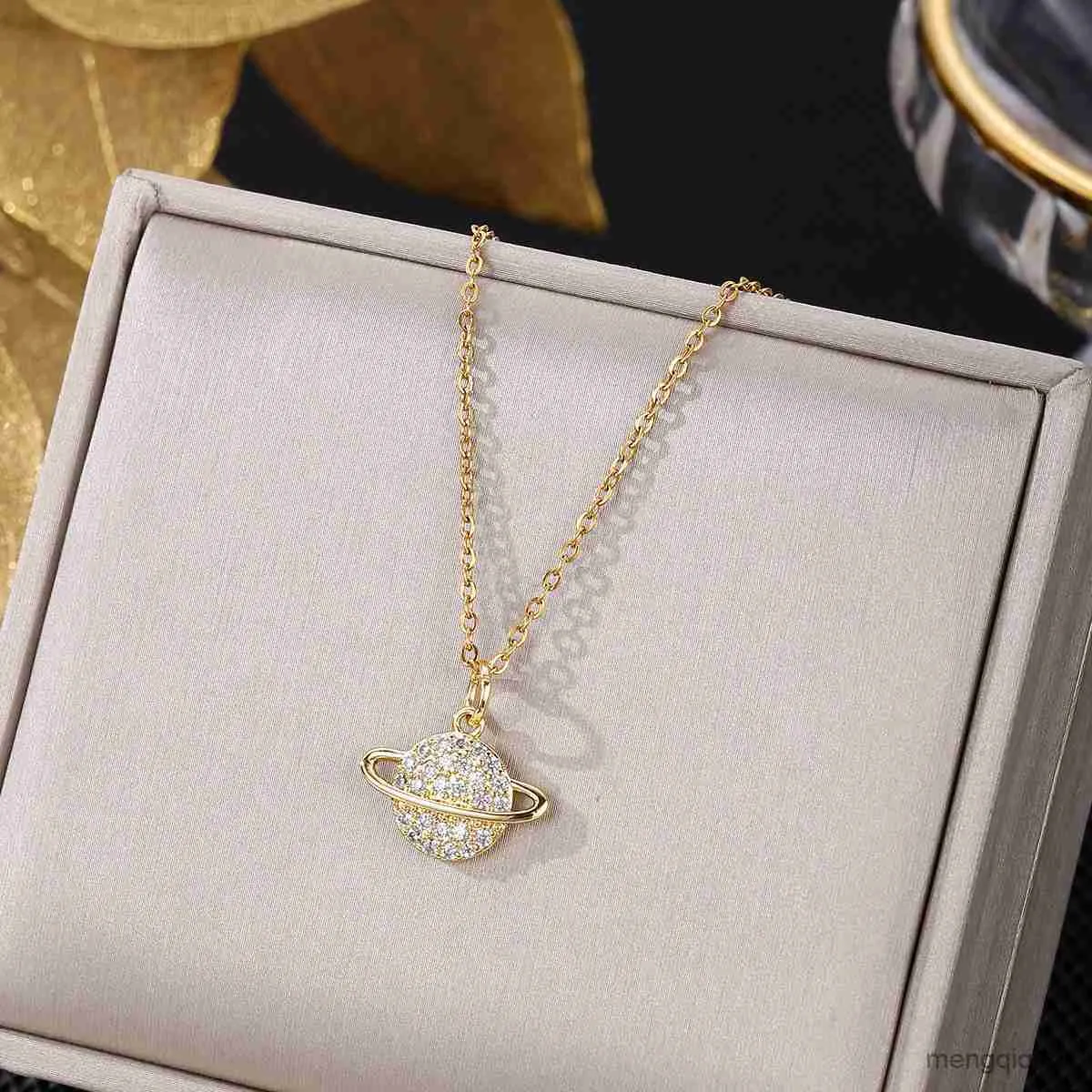 Pendant Necklaces Fashion Personality Copper Micro-Inlaid Zircon Necklace for Women Charm Ring Planet Jewelry Birthday Gift R230612