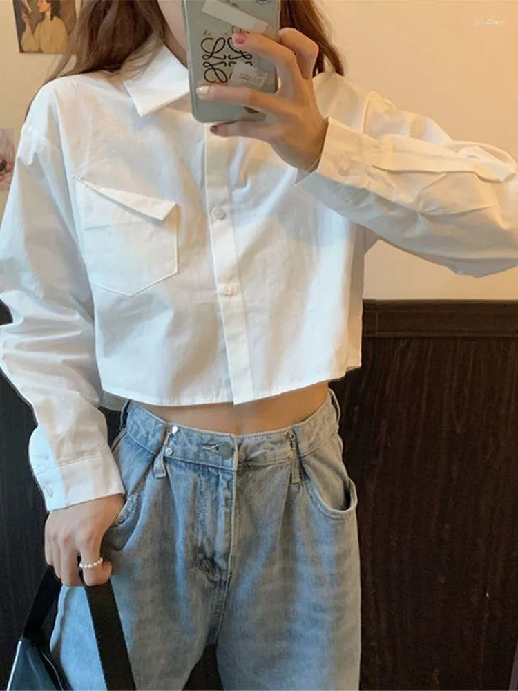 女性のブラウスシャツ女性ホワイトクロップトップファッション長袖スプリングオールマッチヴィンテージシンプルな韓国レジャーポケット学生クロスフェム