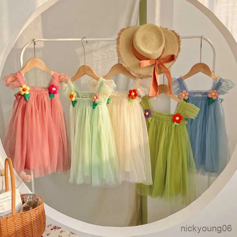 Girl's Dresses Beautiful three-dimensional Flower Girls Mesh Dress 2023 Summer New Flying Sleeve Baby Birthday Party Princess R230612