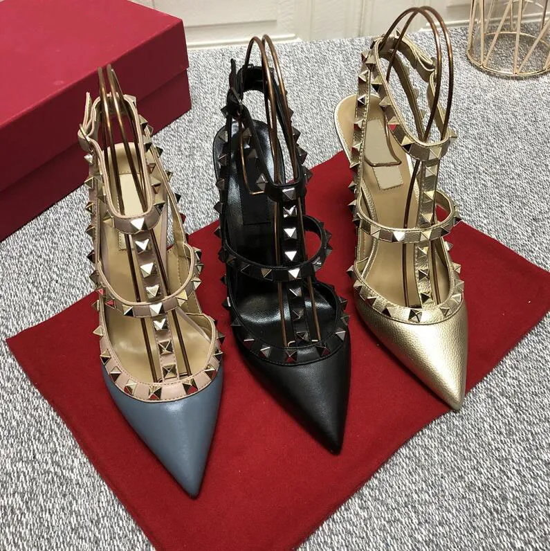 Сандалии брендов для женщин заклепки заостренные свадебные туфли на высокой каблуке чернокожие золотые матовые