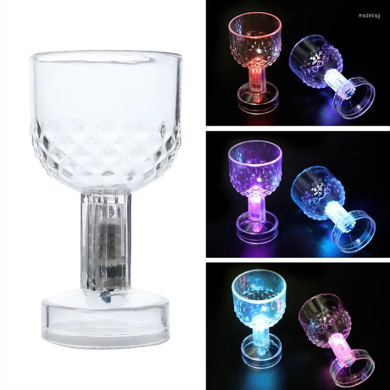 Décoration de fête 50 ml LED clignotant PS tasse en forme d'ananas détection d'eau Flash lumière lumineux vin bière boisson coloré barre d'approvisionnement