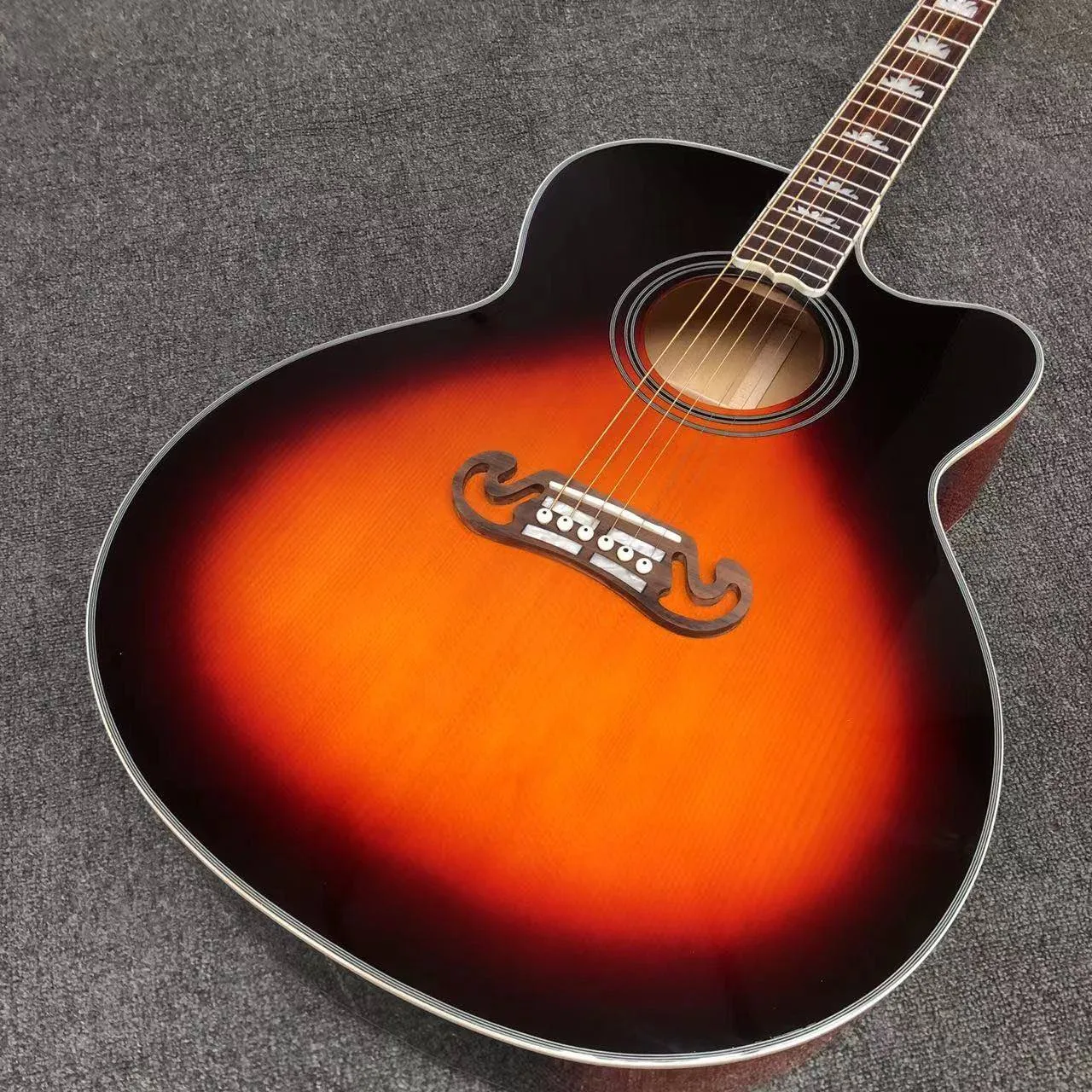 Kundenspezifische 43" Jumbo SJ200C Cutaway Akustikgitarre in Sunburst-Farbe