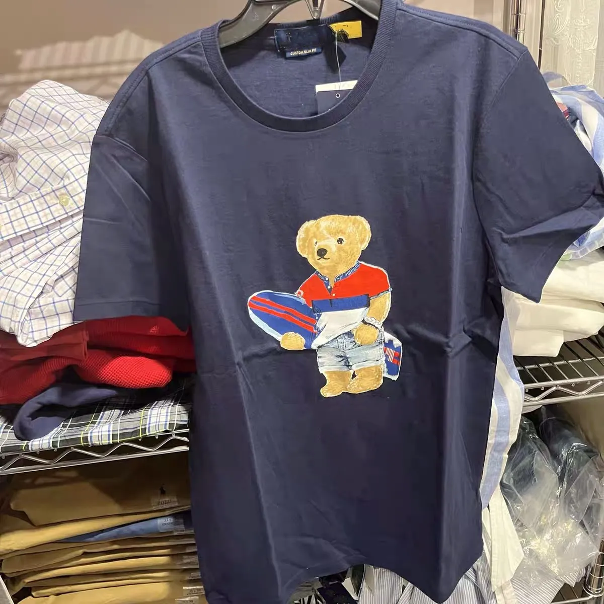 T-shirt pólos de surf da moda masculina da série esportiva com padrão de ursinho estampada camiseta de manga curta de puro algodão