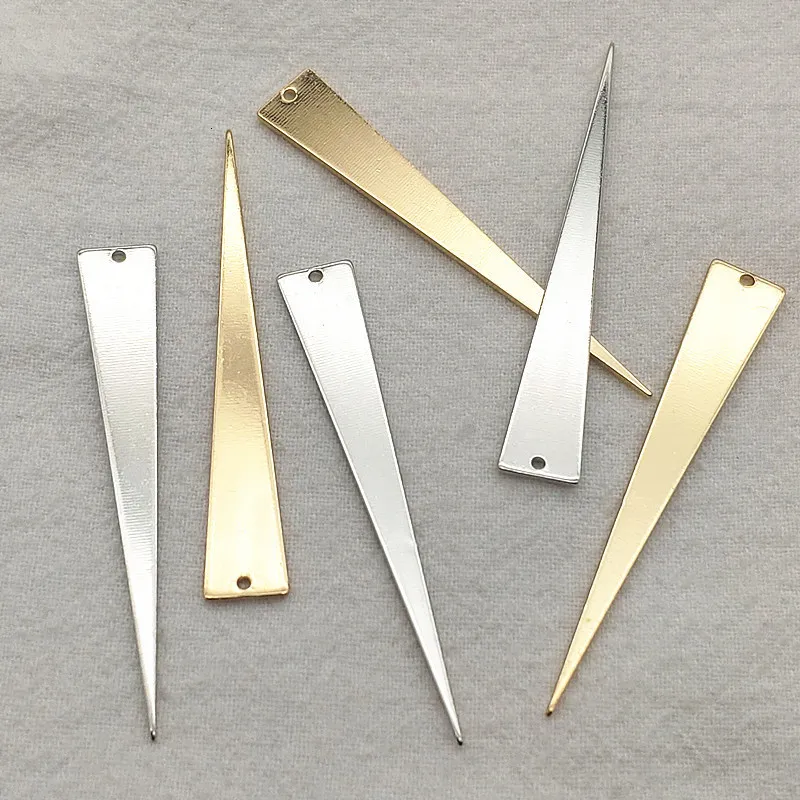 Lockets ankomst 51x8mm 100 st mässing hänger triangel charm för handgjorda halsbindning diy delar smyckesfynd komponenter 230612