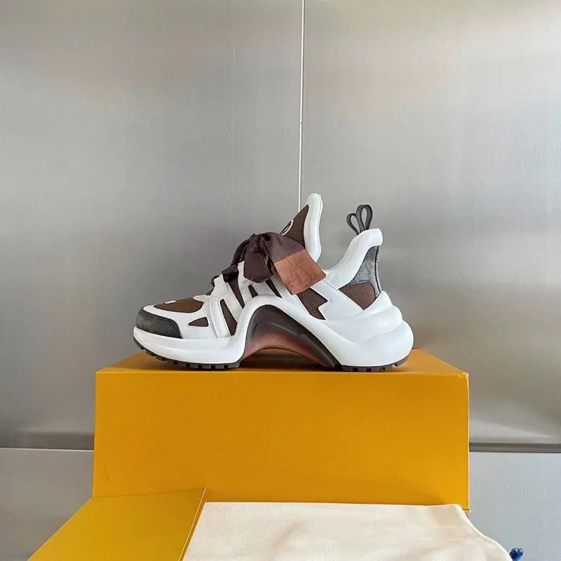 Pembe Baba Ayakkabı ile Platform Sıradan Ayakkabı Yuvarlak Deri Deri Spot Yapışkan Kauçuk Ayaklar Düz Renk Düşük Üst Platform Ayakkabıları