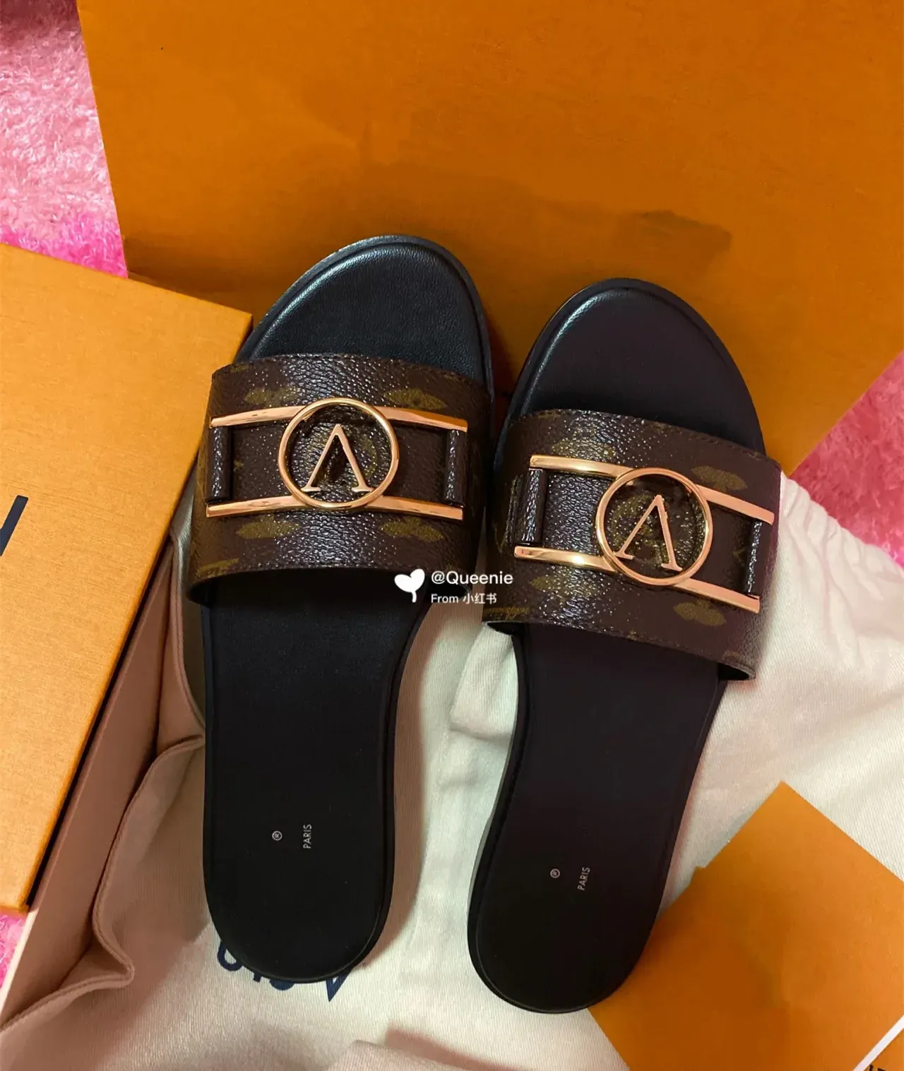 Paris Luxury Designer Femmes Sandales Charme Open-Toe Set Foot 2023 Tory Vacances Plage Pantoufles Plates Casual Lock Tongs Femmes Chaussures G Slide Marques