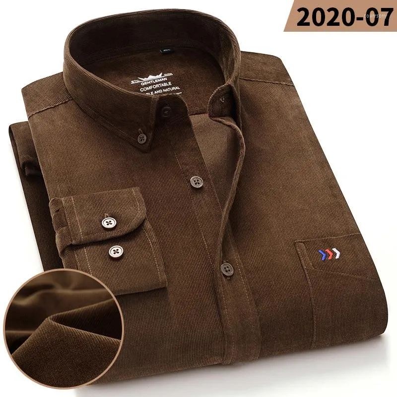 Camicie casual da uomo Primavera Uomo Camicia a maniche lunghe in velluto a coste di cotone marrone scuro Uomo giovane e di mezza età che non si stira