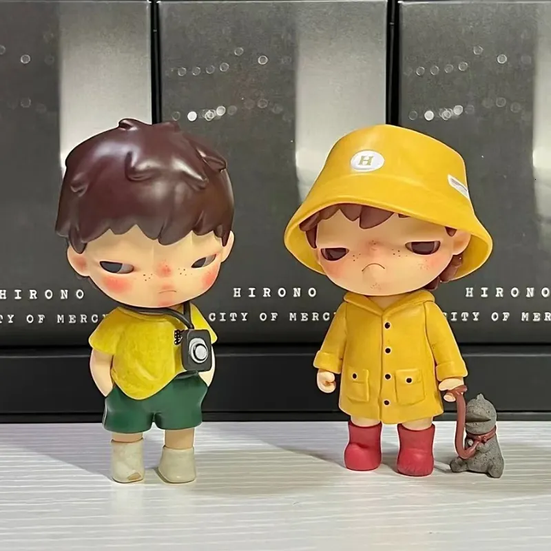 Scatola cieca Original POPMART Hirono City of Mercy Series Blind Box Figure Yellow Raincoat Boy Figurine Designer Toy Edizione confermata Regalo 230612