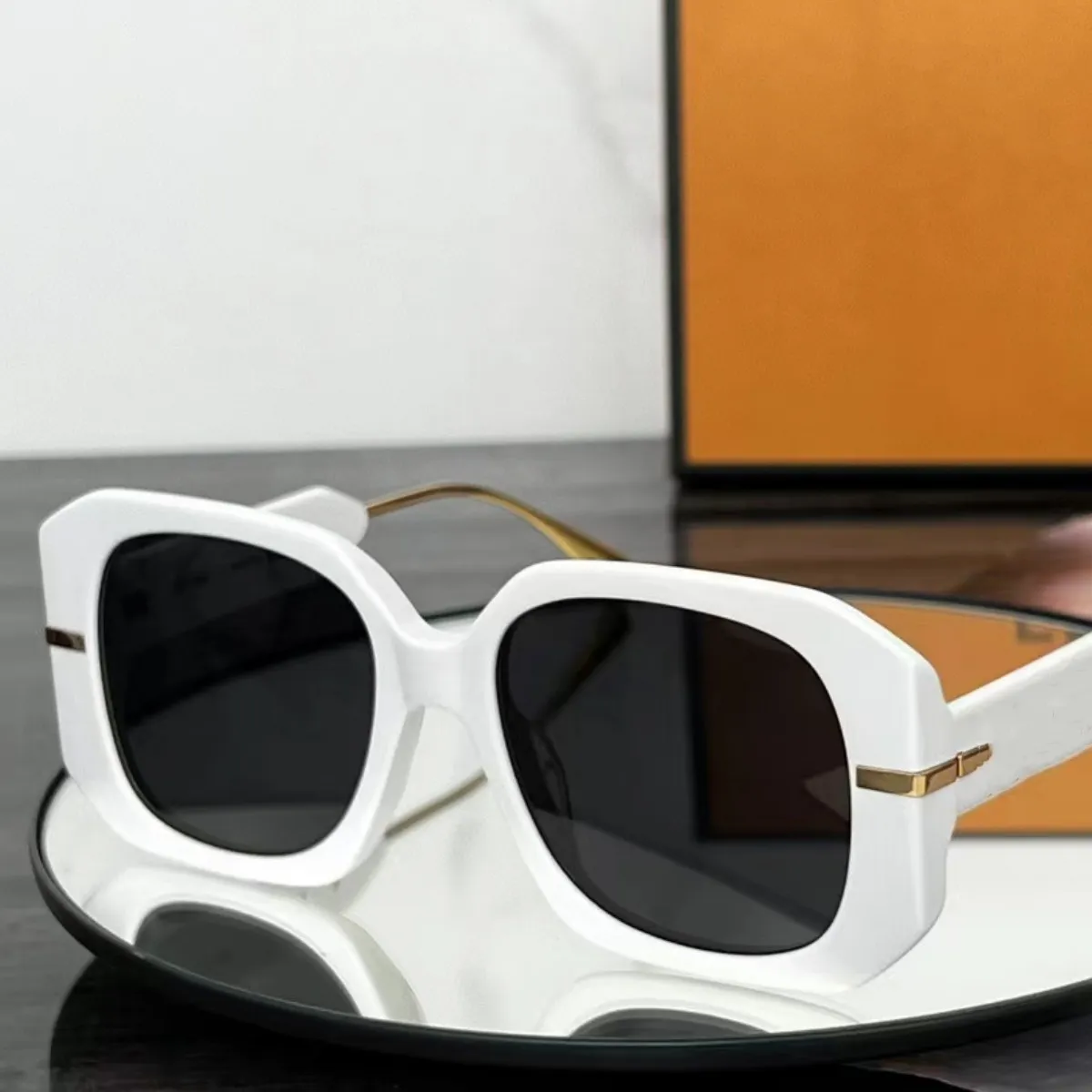 2023 Designers neue große, einzigartige und personalisierte Damen-High-End-Optik, verdunkelnde UV-Sonnenbrille, Star für Strandreisen und Autofahren, gleicher Freizeitstil