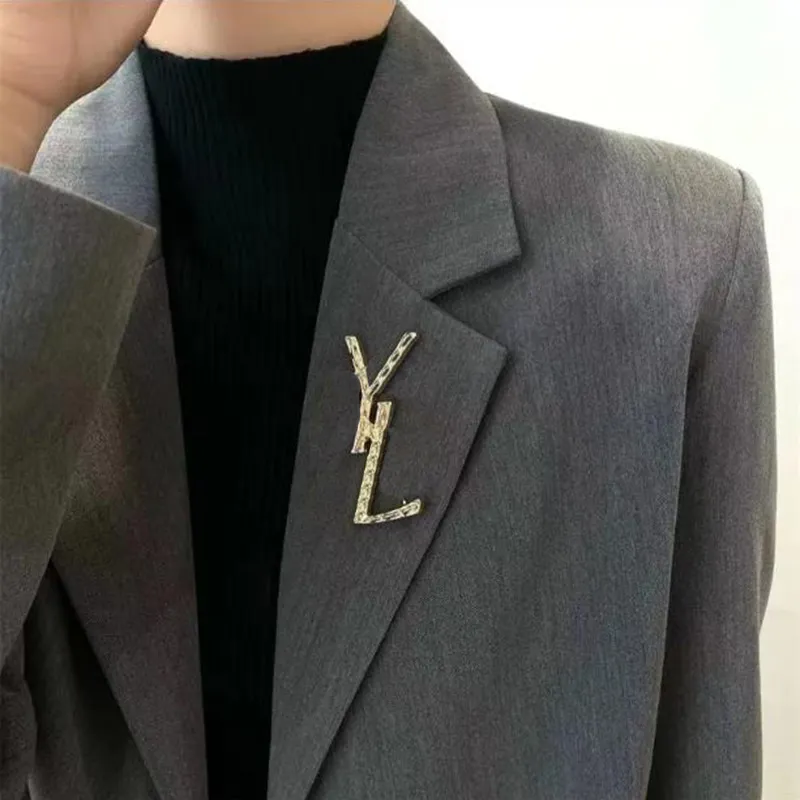 Fashion womens suit Brooches Classic Y Letter brooch Niche Light Luxury Suit Pin Designer Jewelry clothing Accessories For Women superka