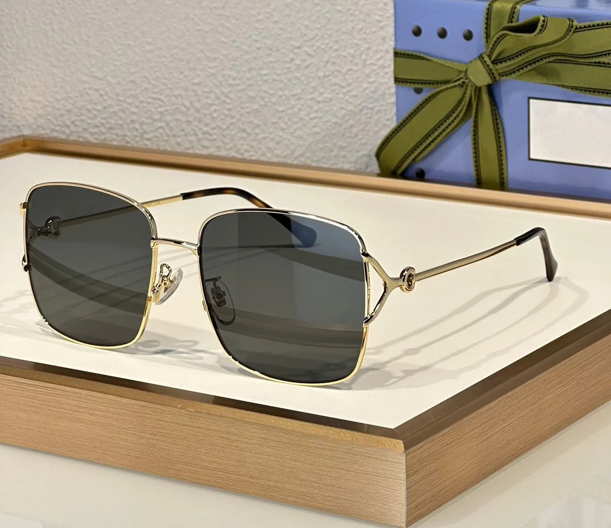 Classic Trendy Square Sunglasses Metal Frame UV400 Protection Amazon.com: BOBUXLIIN Retro Trendy Womens Aviator Sunglasses  main image 2