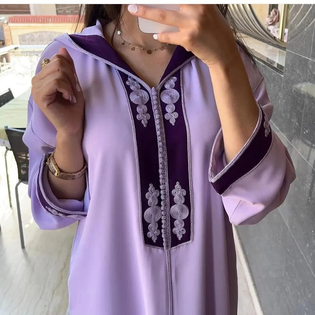 Этническая одежда Dubai с капюшоном Jellaba abaya для женщин Гурбан длинные рукава марокко Турция халат свободный кафтан кафтан модный муслин 230613