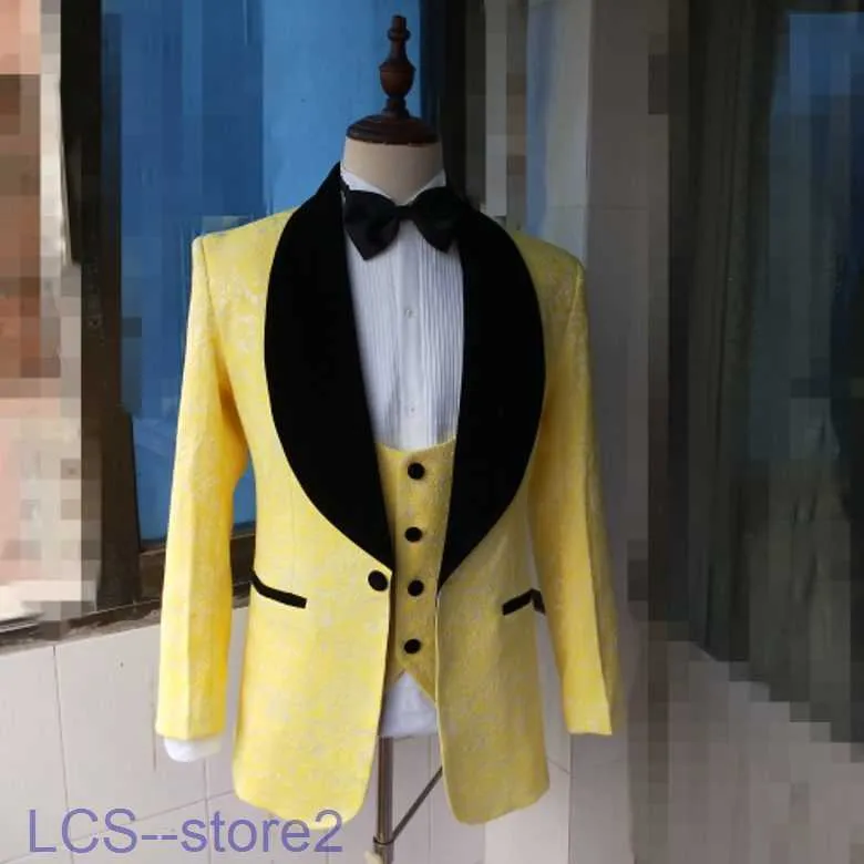 Erkek Suit Blazers Yüksek Kaliteli Bir Düğme Sarı Kabartma Damat Smokin Şal Yokel Erkek Düğün/Balo/Akşam Yemeği En İyi Adam Blazer (Ceket+Pantolon+Yelek+Kravat) W412