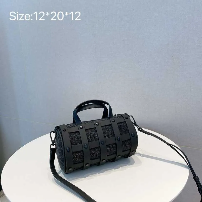 2023 Nieuwe Koreaanse Netto Rood Contrast Klinknagel Holle Denim Canvas Kussen Tas Handheld Een Schouder Crossbody Tas 230613