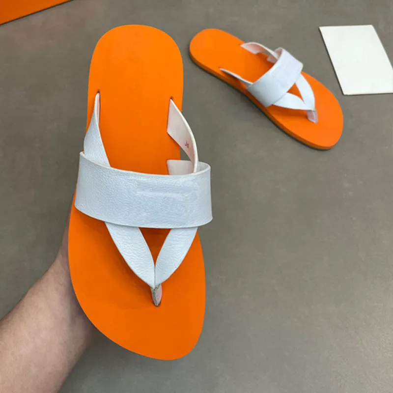 24SS الموسم الجديد Flip Flops Slippers Mens Fashion Orange Bottom Beach Charm Flip Flop Sandal Shoes Indoor Bathour Luxury Cowwhide Roafers Relippers Slippers