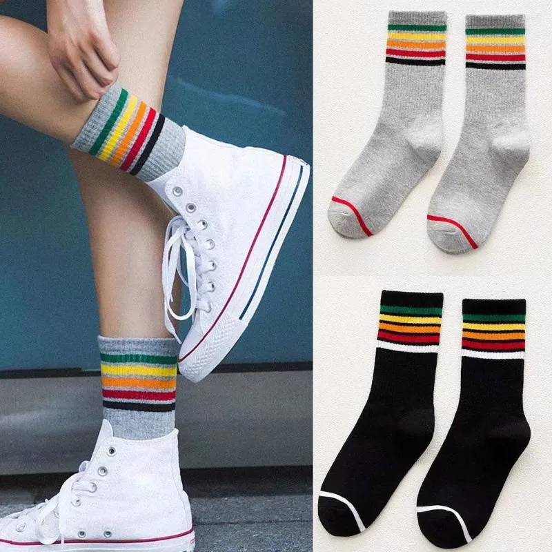 Herrstrumpor 2023 Original stil Rainbow Pattern Randig modem och kvinnor skateboard fitness casual bomull