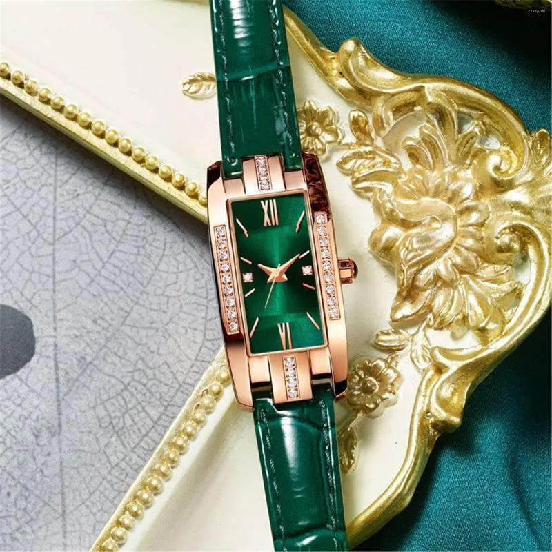 Wristwatches Douyin Small Green Watch Net Red Square Strap Diamond Women's Retro Fashion