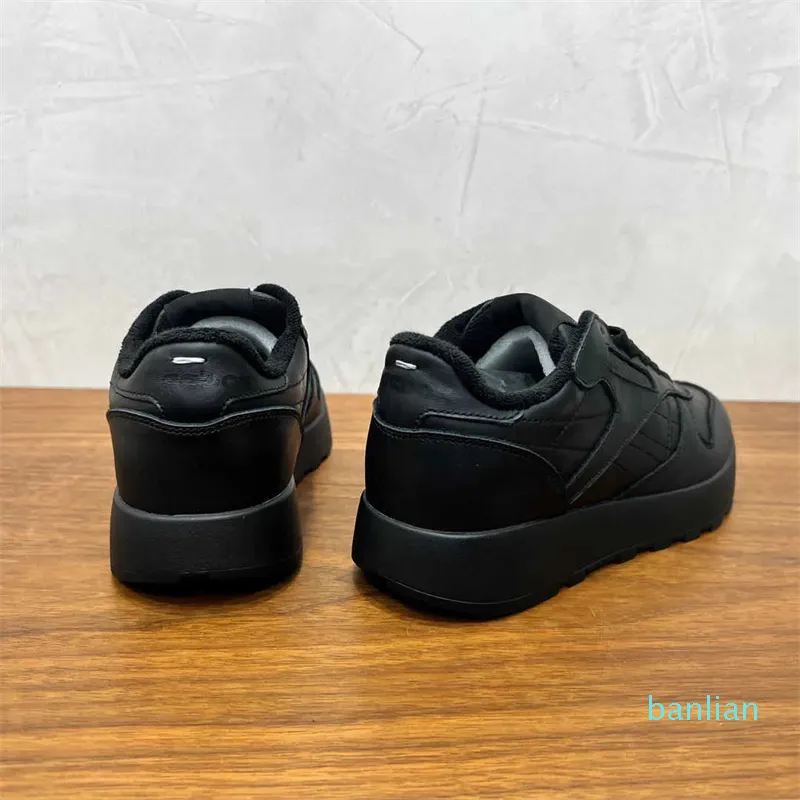DHgate Pig Hoof Designer Shoes Unique Split Toe Comfort for Modern Couples Shoes Accessories