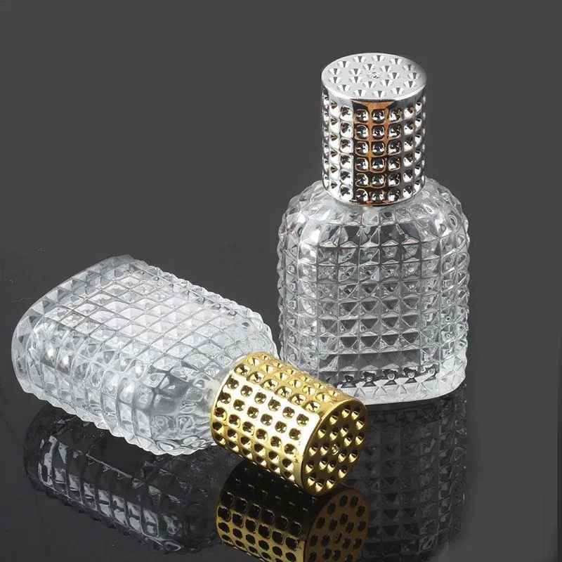 Bouteille de parfum d'huile essentielle de 30 ml en verre transparent carré grille pompe à brouillard de grain flacon pulvérisateur pour diffuseur de parfum de voyage en gros Kcwmc
