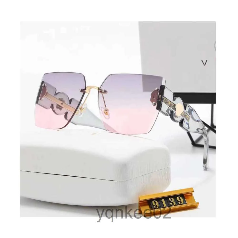 Designer Versage Occhiali da sole Cycle Luxury Fashion Sport Polarize Square Occhiali da sole per uomo Womans Vintage Baseball New Rimless Driving Beach Occhiali da sole