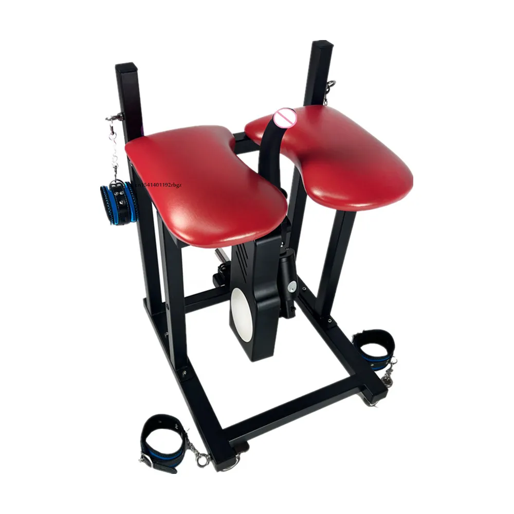 Капри Кавалли кішкентай бөлмеде құрбысымен көңіл көтеруде