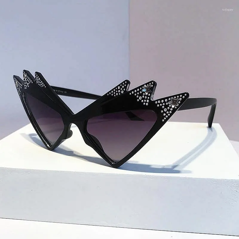 Lunettes de soleil irrégulières papillon cristal oeil de chat pour femmes marque de mode strass étoile fête lunettes de soleil femme Chic nuances