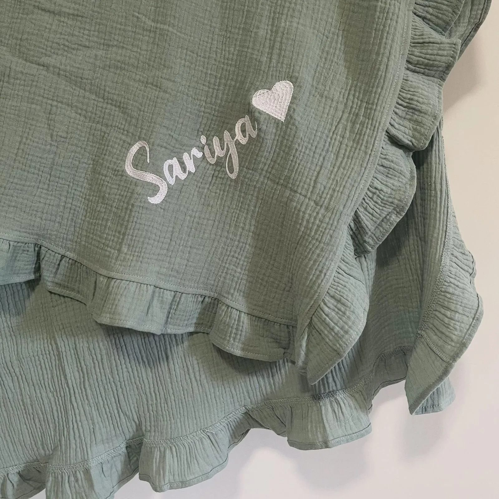 Coperte Swaddling Ruffle Blanket Personalizza il nome del bambino Consolatore personalizzato Cotton Swaddle Asciugamano da bagno 230613