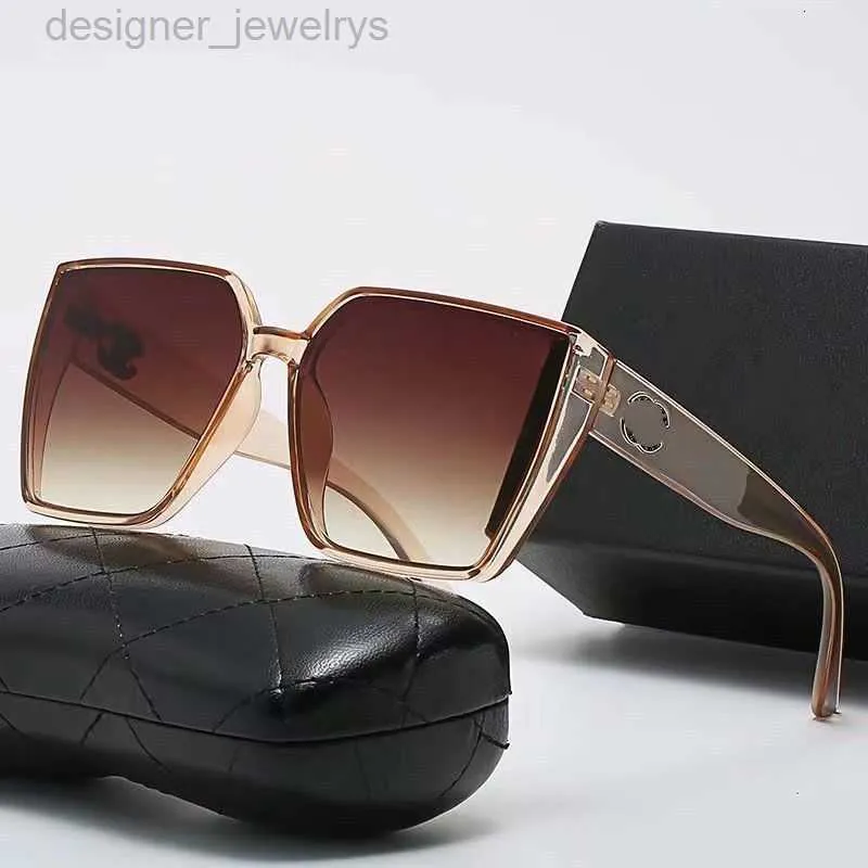 Mens Women Designer نظارات شمسية فاخرة نظارات القناة الأزياء نظارات الماس مربع Sunshade الشكل الكريستال شكل الشمس كاملة الحزمة Lunette Q14r#