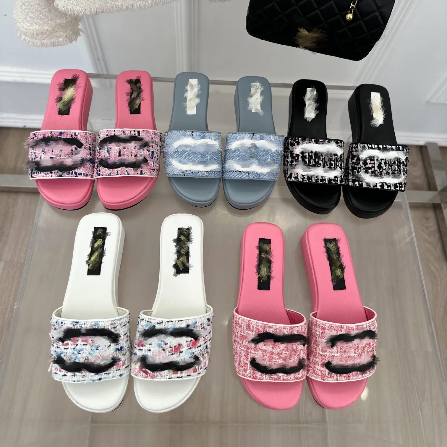 Chanells Girl Channel Chanelliness Luxurys Tweed Slipper Slides Sapatos Paris Mulheres Moda Moda Classic Black Sandals Catloches Plata
