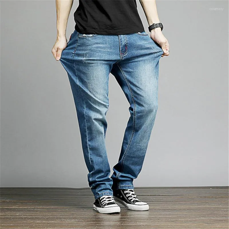 Mäns jeans Färg: Mörkblå ljus svart stor storlek Herrens raka smala midja denim byxor vår och sommar