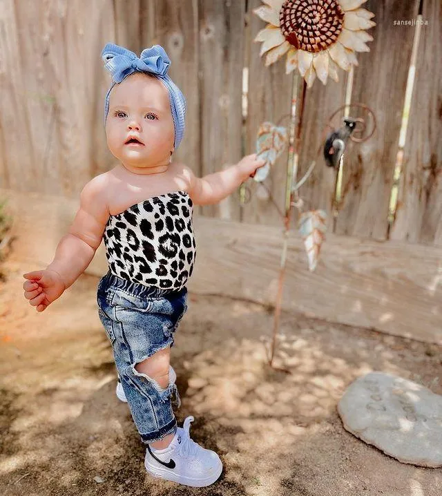 Kläder sätter Europa och Amerika Baby Tube rippade jeans leopard mönster elastisk midja street stil cool sommar bomull