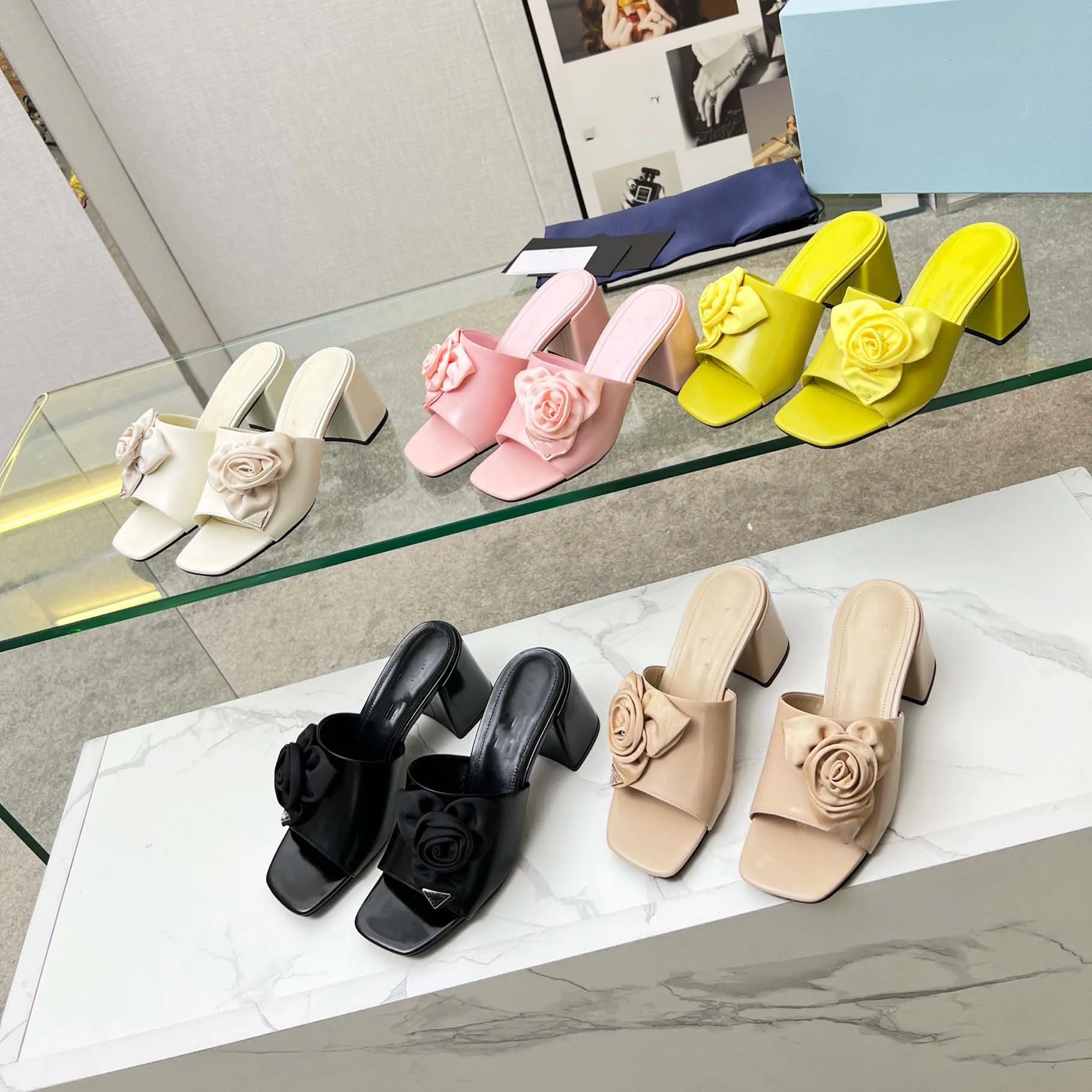 Nouvelle arrivée Rose sandales en cuir designer triangle pantoufle femmes luxe élégant et confortable sandale à talons hauts chaussures de robe de mariée 04