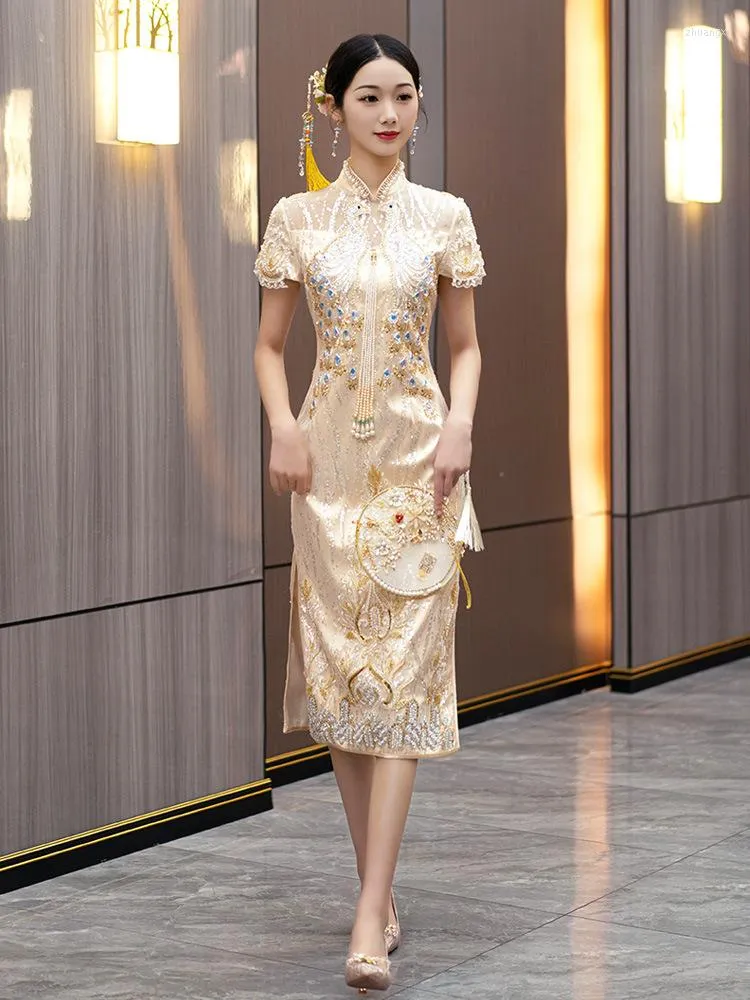 エスニック衣類中国語スタイルのタッセルピーコック刺繍ウェディングドレス