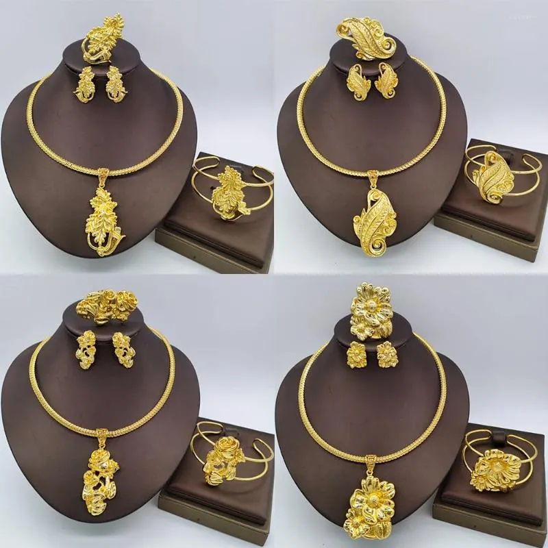 Collana Orecchini Set Gioielli placcati oro 18 carati per donna Ciondolo fiore Bracciale in rame Anelli Dubai Luxury Wedding Party