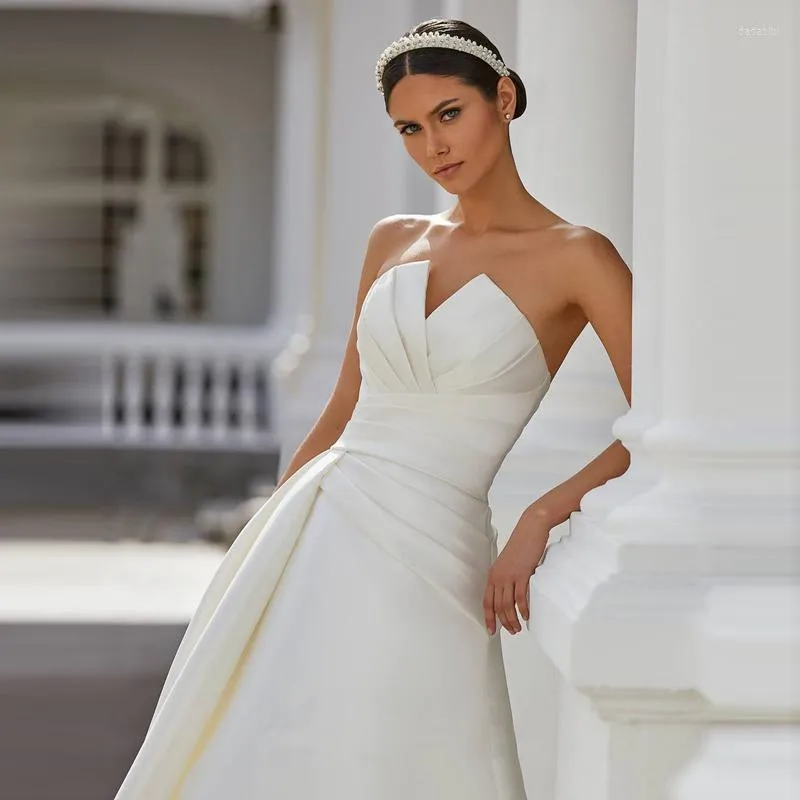 Abito da sposa 2023 Elegante abito da ballo senza spalline senza spalline senza maniche principessa in raso senza schienale per le donne abiti da noiva