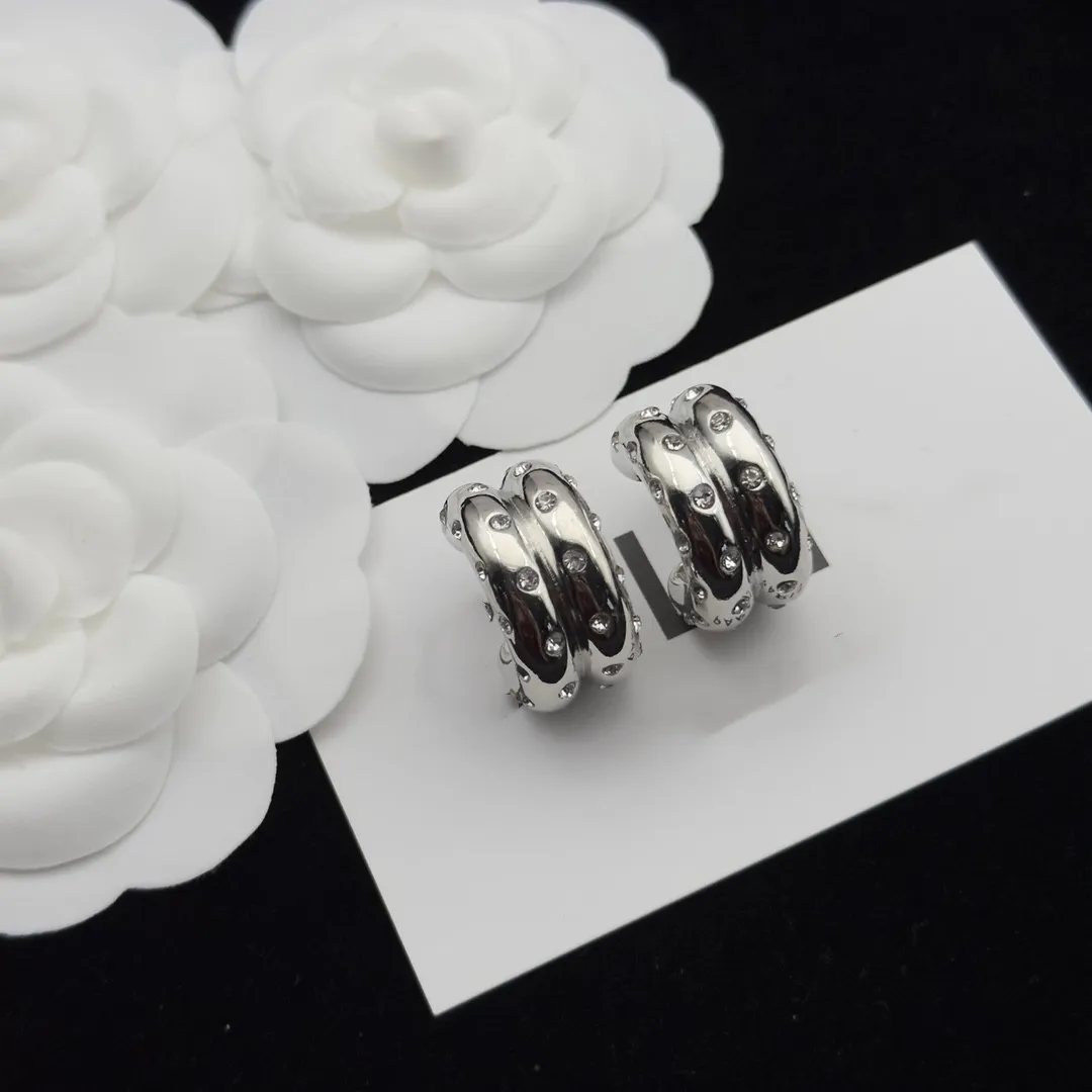 Pendientes de diamantes semiredondos Pendientes de oro de diseñador para mujer Fiesta de diseñador Regalo de aniversario de boda Pendientes de aro de diseñador Joyería de moda pulida de primera calidad