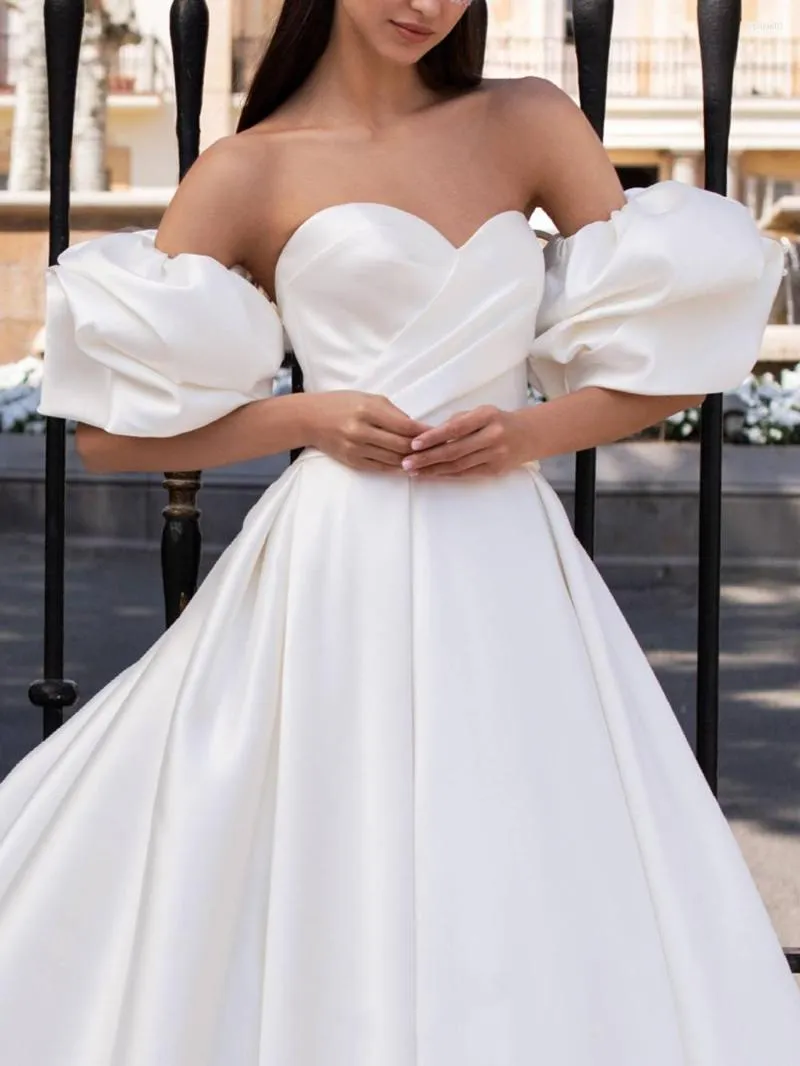 Robe De mariée Robes Élégantes Doux Coeur Robe De Mariée Sans Manches Balayage Train Retour Fermeture Éclair Bateau Cou De Mariée Robe De Novia